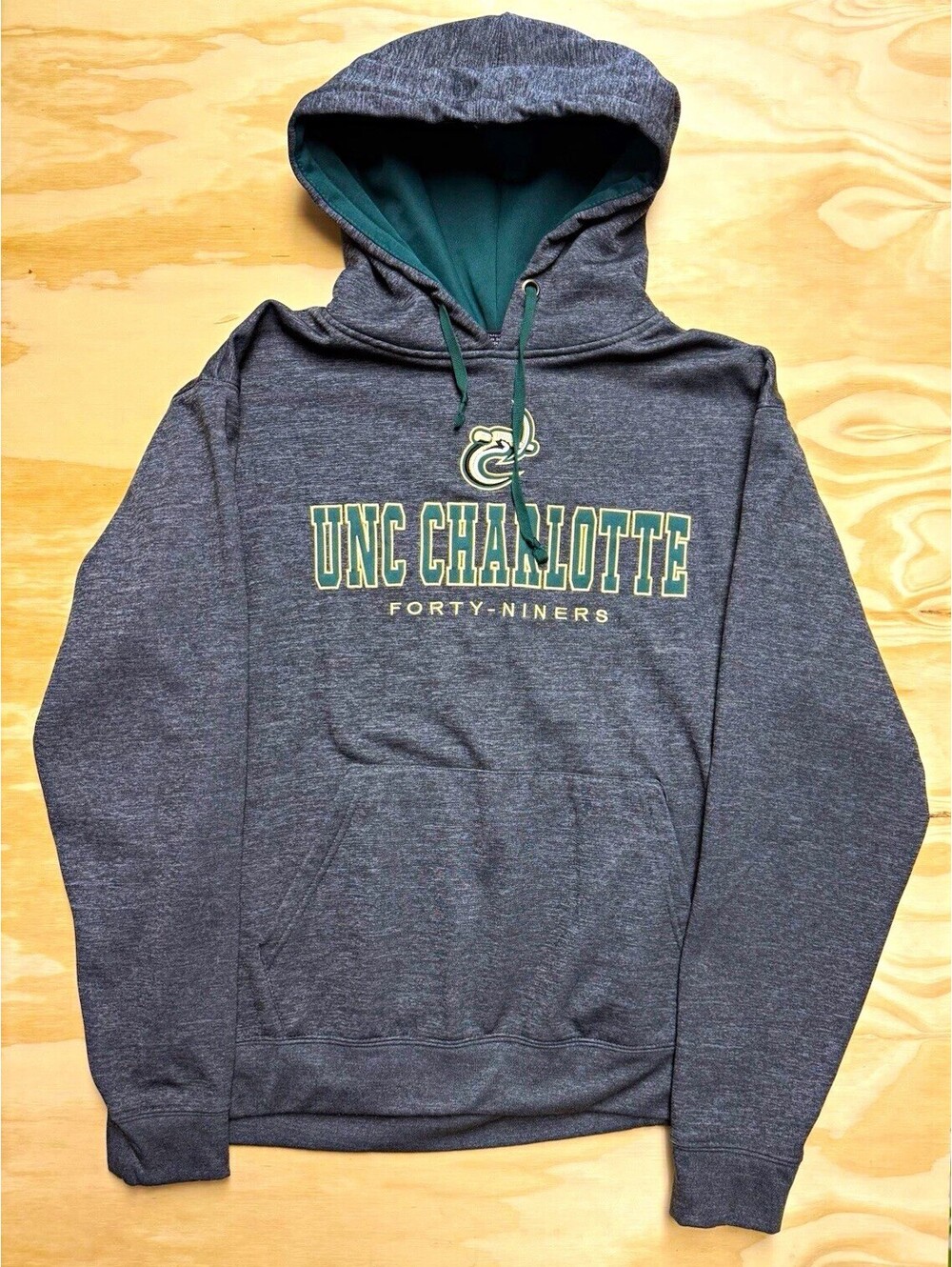 Colosseum Athletics Charlotte 49ers Gray Green Pullover Hoodie Size L